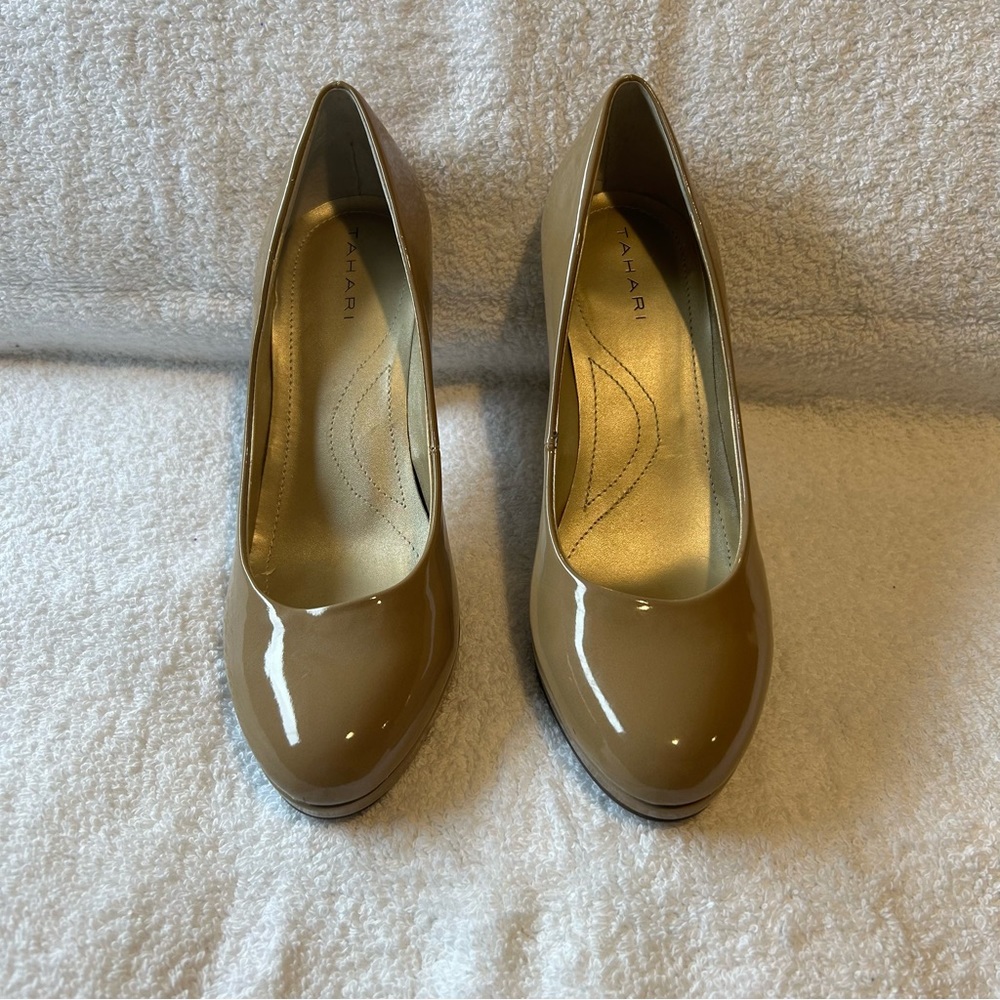 Tahari, like new, “Wilma,” natural, platform heels, size 9